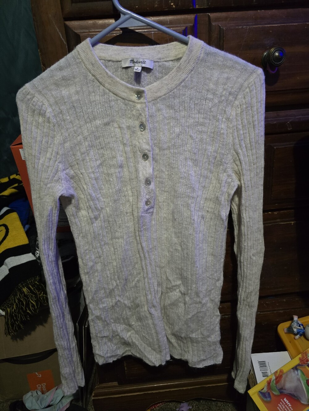 !!. Ladies M Light Gray Ribbed Henley Long-Sleeve Top